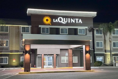 La Quinta by Wyndham Tulare - image 8