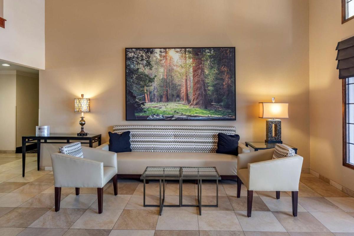 Best Western Town & Country Lodge - image 2