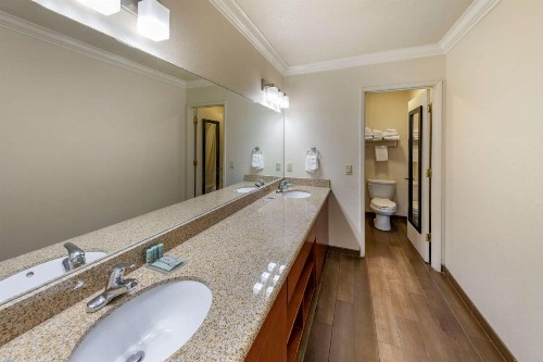 Best Western Town & Country Lodge - image 27