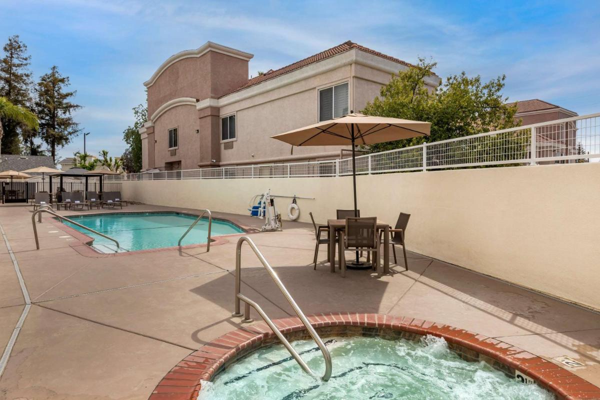 Best Western Town & Country Lodge - image 3
