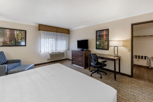 Best Western Town & Country Lodge - image 37