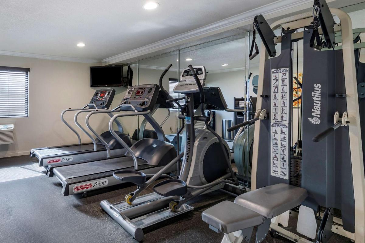 Best Western Town & Country Lodge - image 5