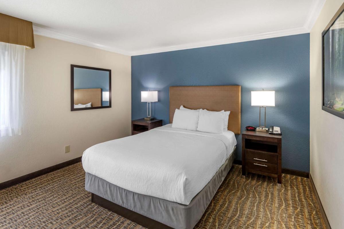 Best Western Town & Country Lodge - image 7