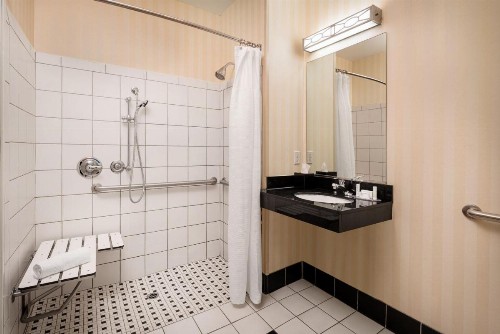 Fairfield Inn & Suites by Marriott Visalia Tulare - image 13