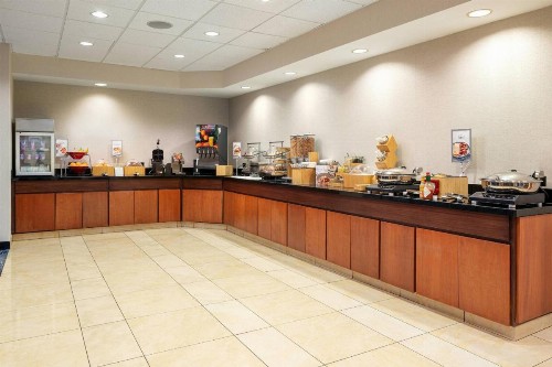 Fairfield Inn & Suites by Marriott Visalia Tulare - image 18