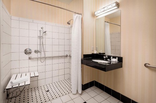 Fairfield Inn & Suites by Marriott Visalia Tulare - image 19