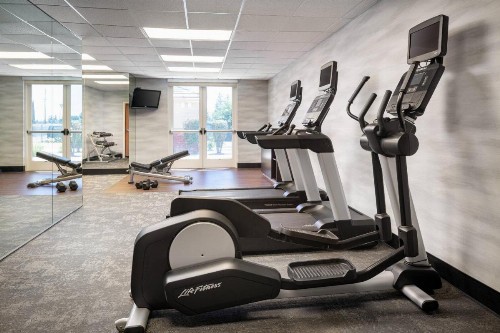 Fairfield Inn & Suites by Marriott Visalia Tulare - image 20