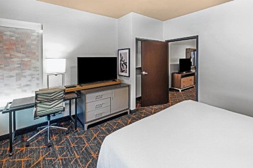 Holiday Inn Hotel & Suites Tulsa South an IHG Hotel - image 42