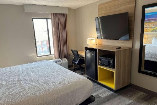 Days Inn by Wyndham Tulsa Central - image 7
