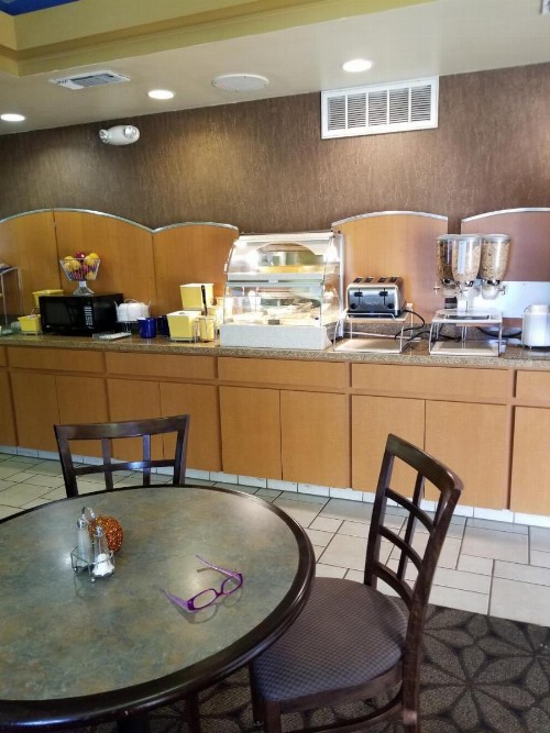 Days Inn by Wyndham Tulsa Central - image 9