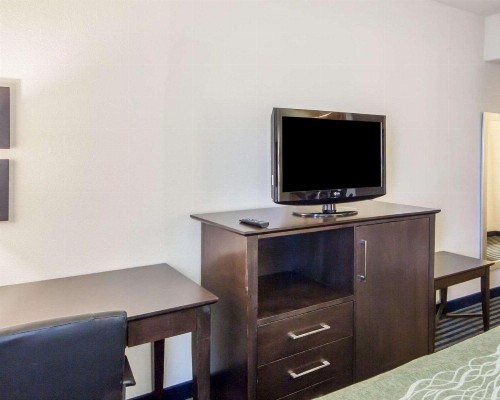 Quality Inn Tulsa-Downtown West - image 10