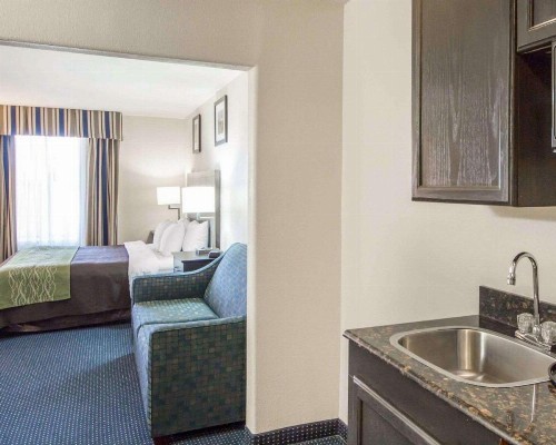 Quality Inn Tulsa-Downtown West - image 16