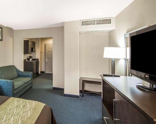 Quality Inn Tulsa-Downtown West - image 17