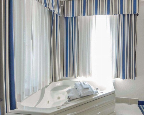 Quality Inn Tulsa-Downtown West - image 19