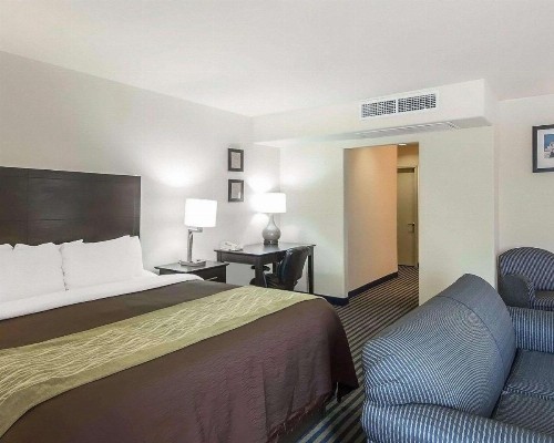 Quality Inn Tulsa-Downtown West - image 22