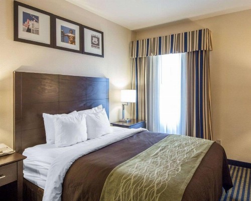 Quality Inn Tulsa-Downtown West - image 6