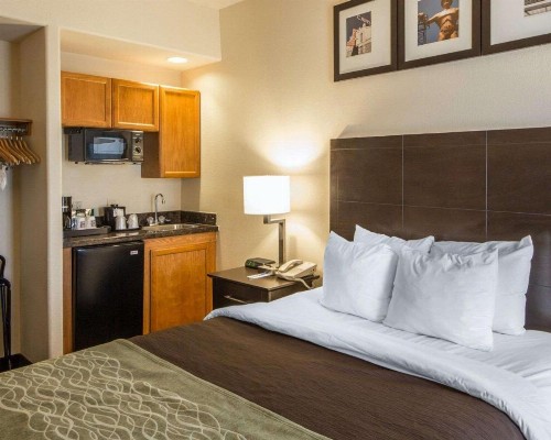 Quality Inn Tulsa-Downtown West - image 7