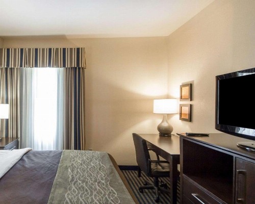 Quality Inn Tulsa-Downtown West - image 8