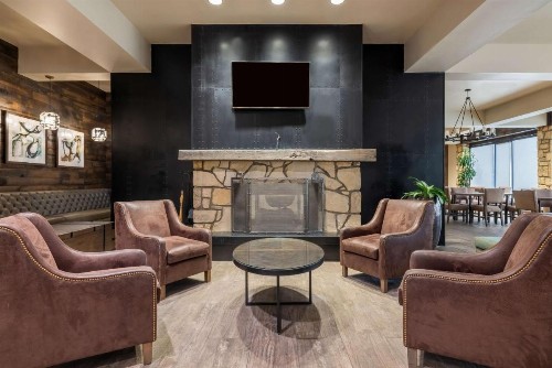 Embassy Suites Tulsa - I-44 - image 40