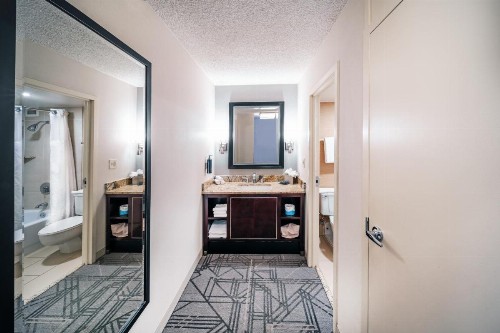 DoubleTree by Hilton Tulsa Downtown - image 36