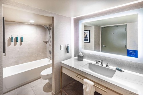 DoubleTree by Hilton Tulsa Downtown - image 37