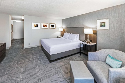 DoubleTree by Hilton Tulsa Downtown - image 38
