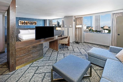 DoubleTree by Hilton Tulsa Downtown - image 43