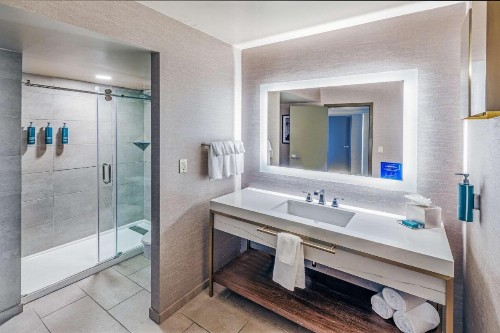 DoubleTree by Hilton Tulsa Downtown - image 45