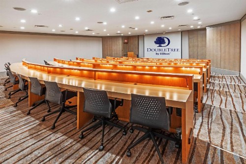 DoubleTree by Hilton Tulsa at Warren Place - image 21