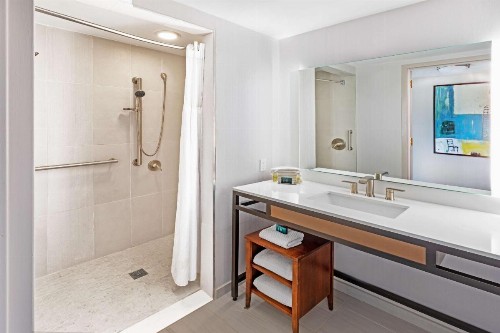 DoubleTree by Hilton Tulsa at Warren Place - image 22