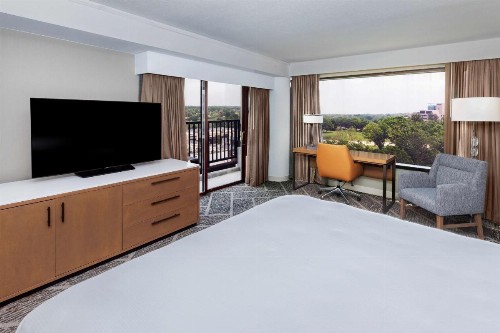 DoubleTree by Hilton Tulsa at Warren Place - image 31