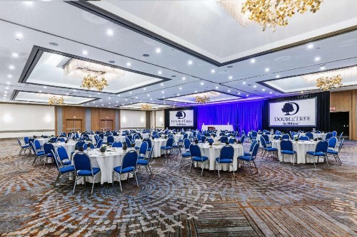 DoubleTree by Hilton Tulsa at Warren Place - image 33
