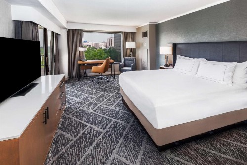 DoubleTree by Hilton Tulsa at Warren Place - image 37