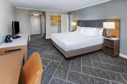 DoubleTree by Hilton Tulsa at Warren Place - image 38