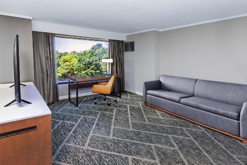 DoubleTree by Hilton Tulsa at Warren Place - image 39