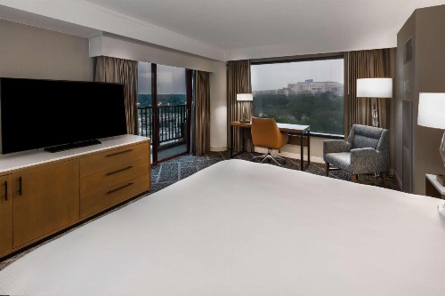 DoubleTree by Hilton Tulsa at Warren Place - image 42