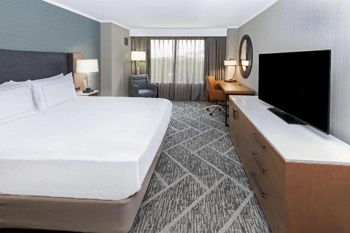 DoubleTree by Hilton Tulsa at Warren Place - image 44