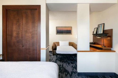 Fairfield Inn & Suites by Marriott Tulsa Central - image 2