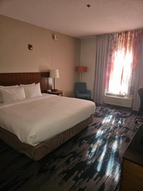 Fairfield Inn & Suites by Marriott Tulsa Central - image 9