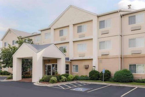 Baymont by Wyndham Tulsa - image 1