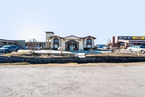 OYO Hotel Tulsa N Sheridan Rd & Airport - image 10