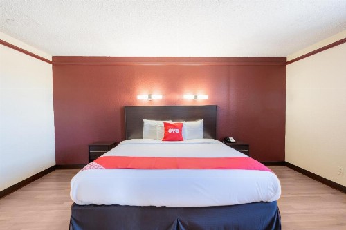 OYO Hotel Tulsa N Sheridan Rd & Airport - image 18