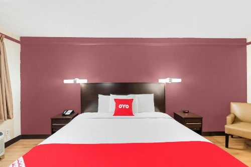 OYO Hotel Tulsa N Sheridan Rd & Airport - image 2