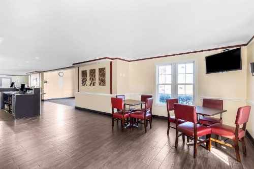 OYO Hotel Tulsa N Sheridan Rd & Airport - image 5