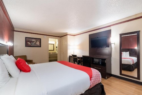 OYO Hotel Tulsa N Sheridan Rd & Airport - image 9