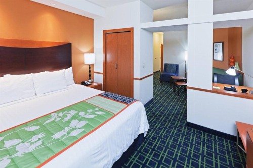Fairfield Inn and Suites by Marriott Tulsa Southeast/Crossroads Village