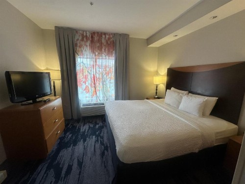 Fairfield Inn and Suites by Marriott Tulsa Southeast/Crossroads Village - image 10