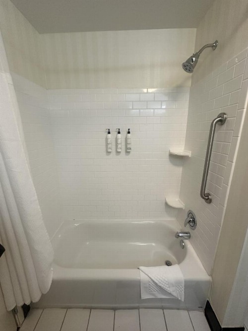 Fairfield Inn and Suites by Marriott Tulsa Southeast/Crossroads Village - image 11
