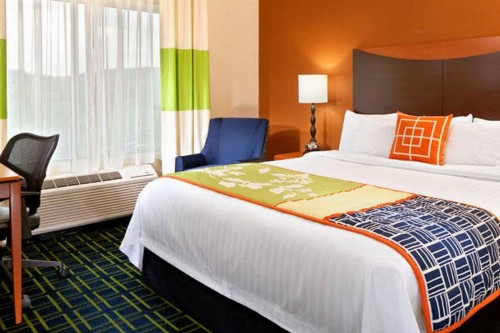 Fairfield Inn and Suites by Marriott Tulsa Southeast/Crossroads Village - image 2