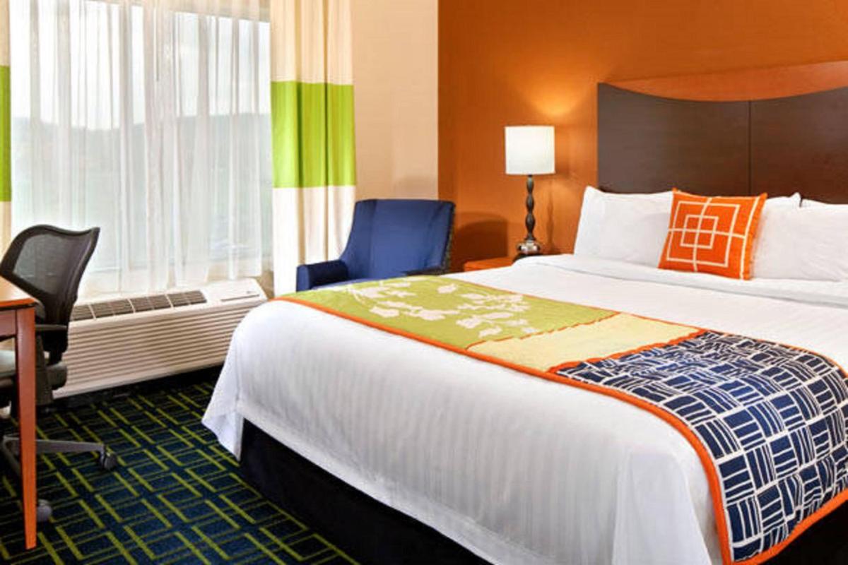 Fairfield Inn and Suites by Marriott Tulsa Southeast/Crossroads Village - image 2